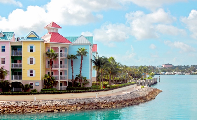 1202_SecretsToCruisePorts_Bahamas_ColorfulBuildings