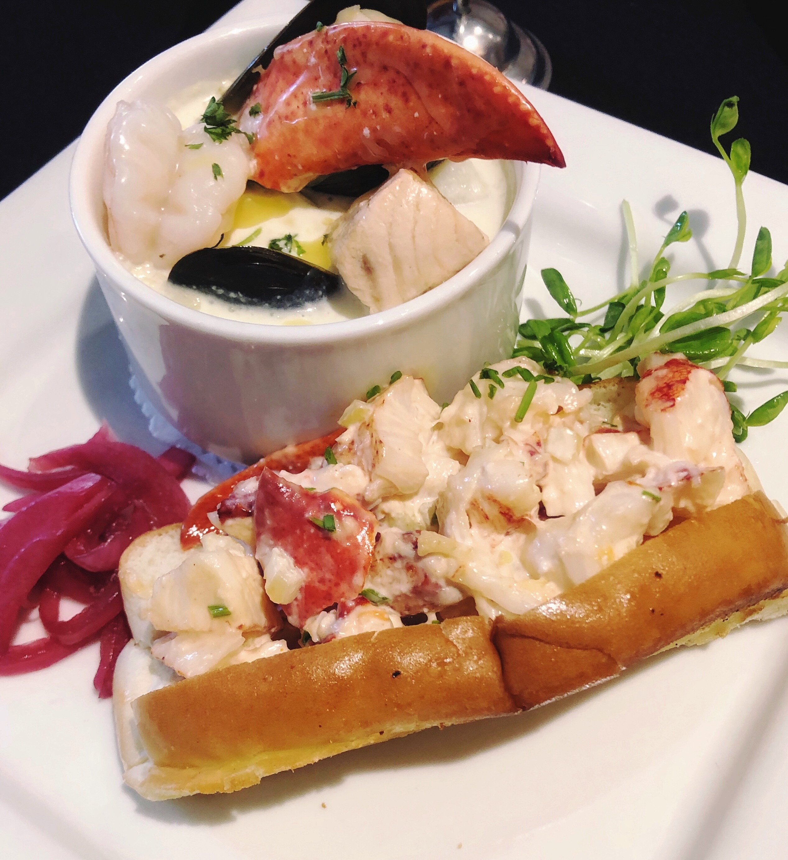 Nova-Scotia-winner-lobster-roll.jpg?mtime=20190213101104#asset:104853