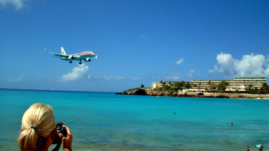757 landing at sxm