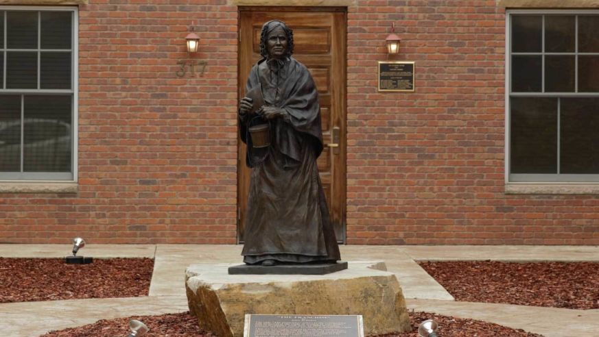 Louisa Swain Statue In Front Of The Wyoming House For Historic Women Credit Wyoming Office Of Tourism