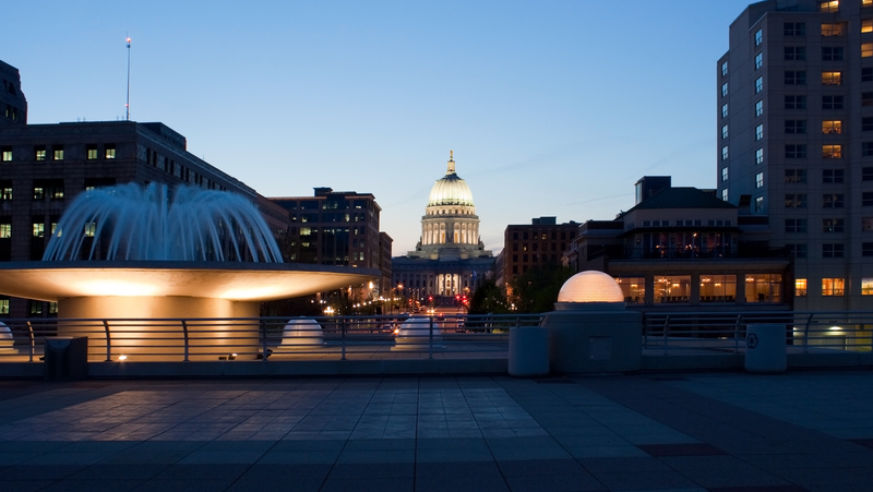 capital building at night