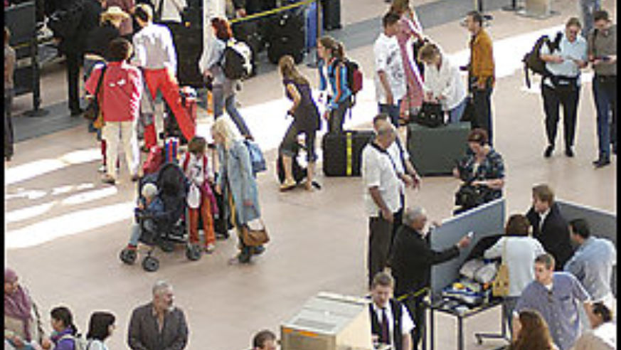 081106_surviveholidaytravel