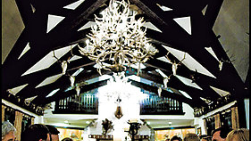 An Entre dinner party hosted in a Missouri hunting lodge
