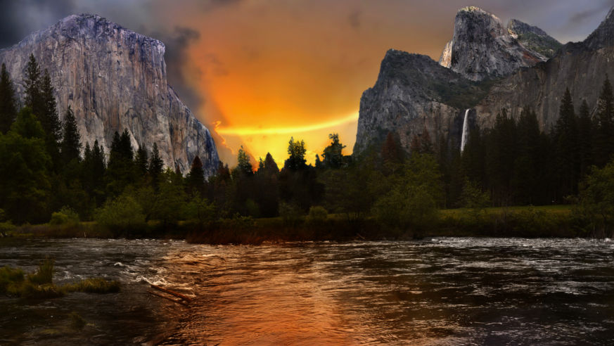 A view of Yosemite at sunset