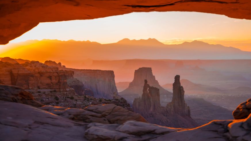 American_Drives_Utah-Canyonlands_Mesa-Arch