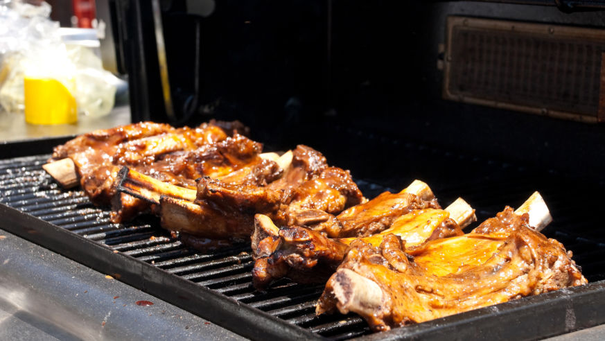 A rack of barbecue ribs on the grill