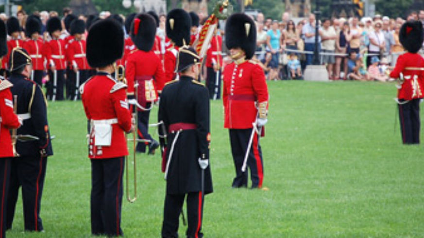 blog_100205_changingguard_pano_original.jpg