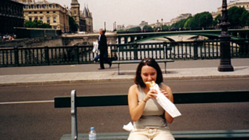 blog_eatingbaguette_original.jpg