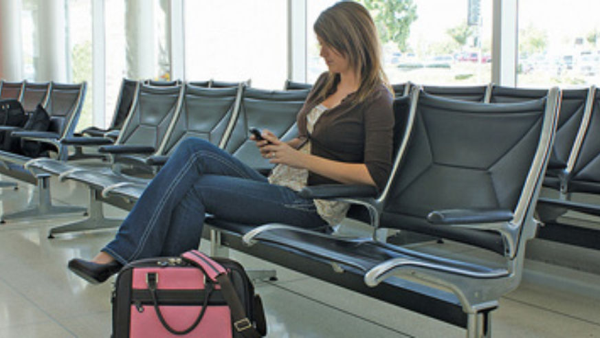 blog_girlusingiphoneatairport_original.jpg