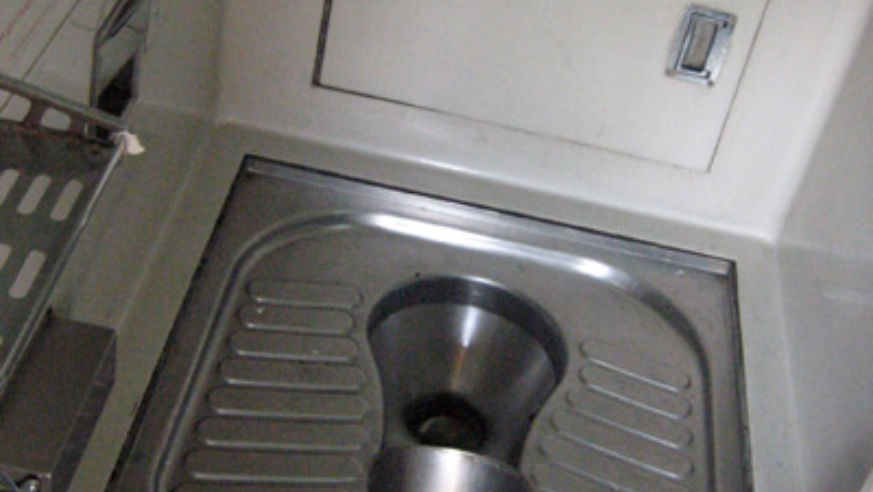 blog_thaitrainbathroom_original.jpg
