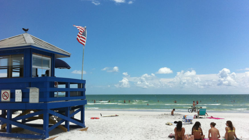 Colorful_Beaches_Siesta-Key_Florida_girls