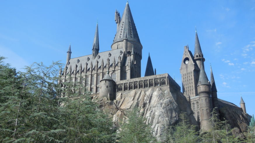 A view of the Hogwarts building at Universal Studios.