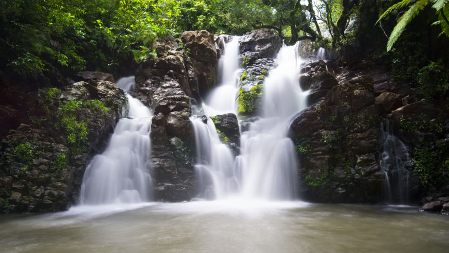 RomanticIslands_Fiji_Waterfall
