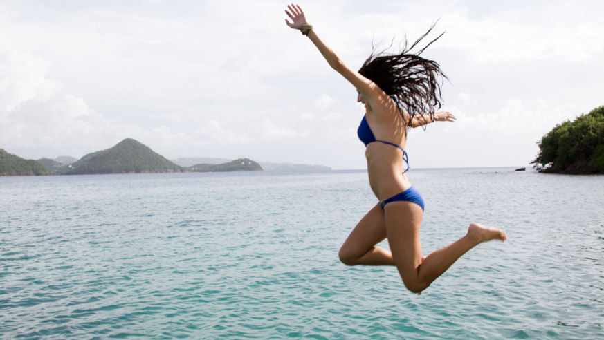 RomanticIslands_StLucia_Boat_Jumping