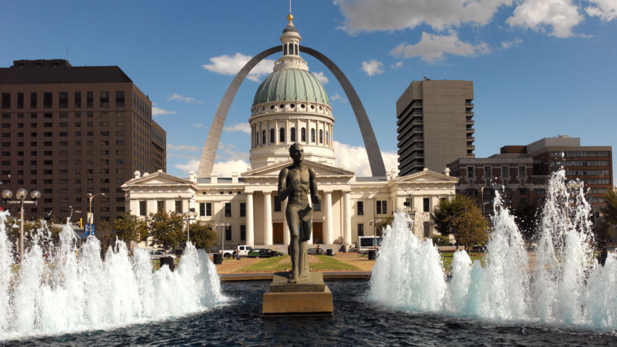 st louis arch and statue