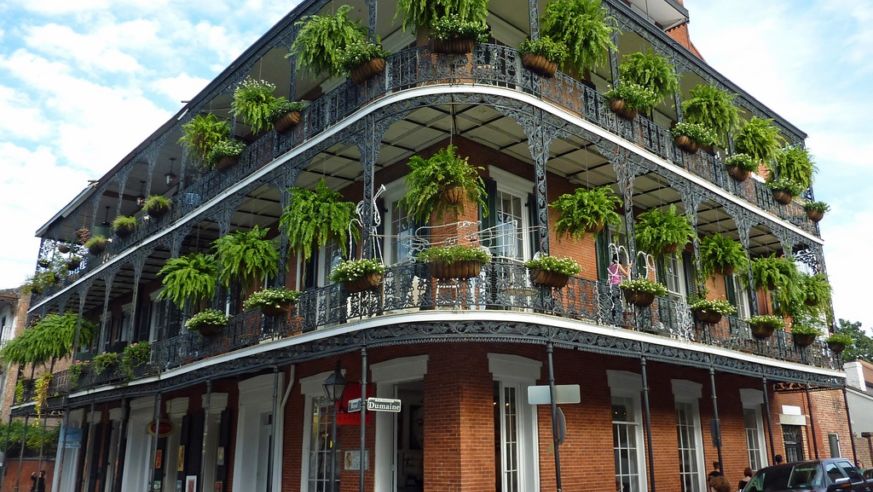traveldeals_NewOrleans_FrenchQuarter-architecture