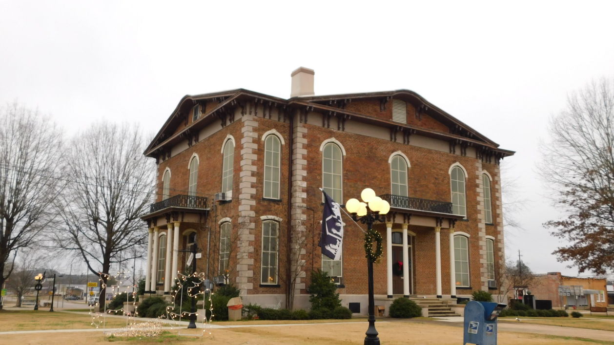 The face in the courthouse window Budget Travel