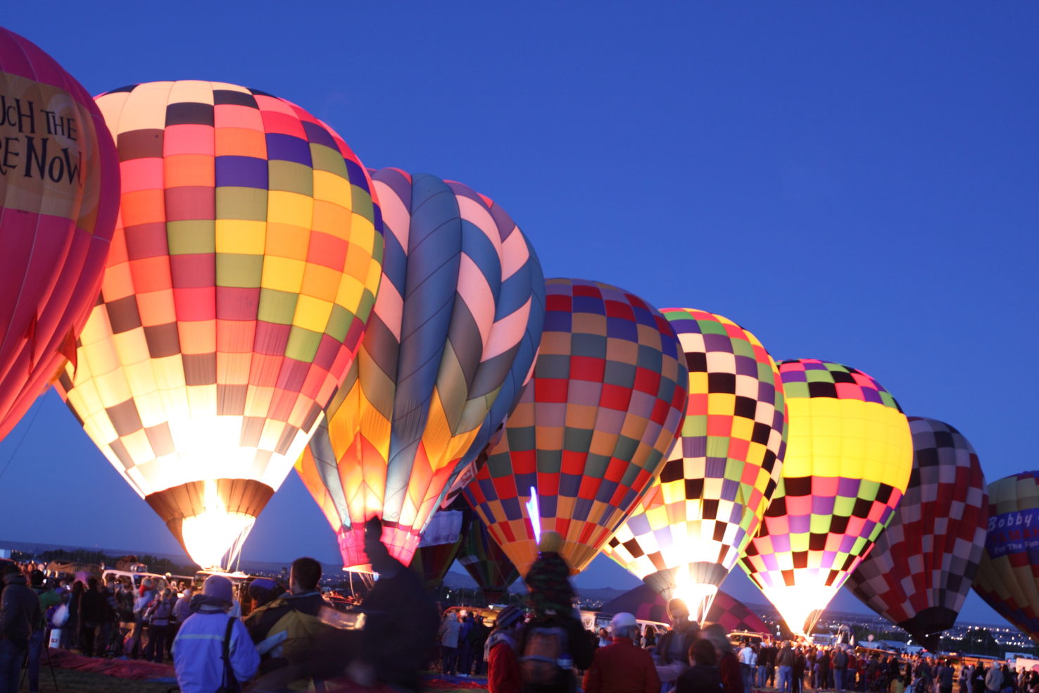Bucket-List_Albuquerque_hot-air-balloons_night