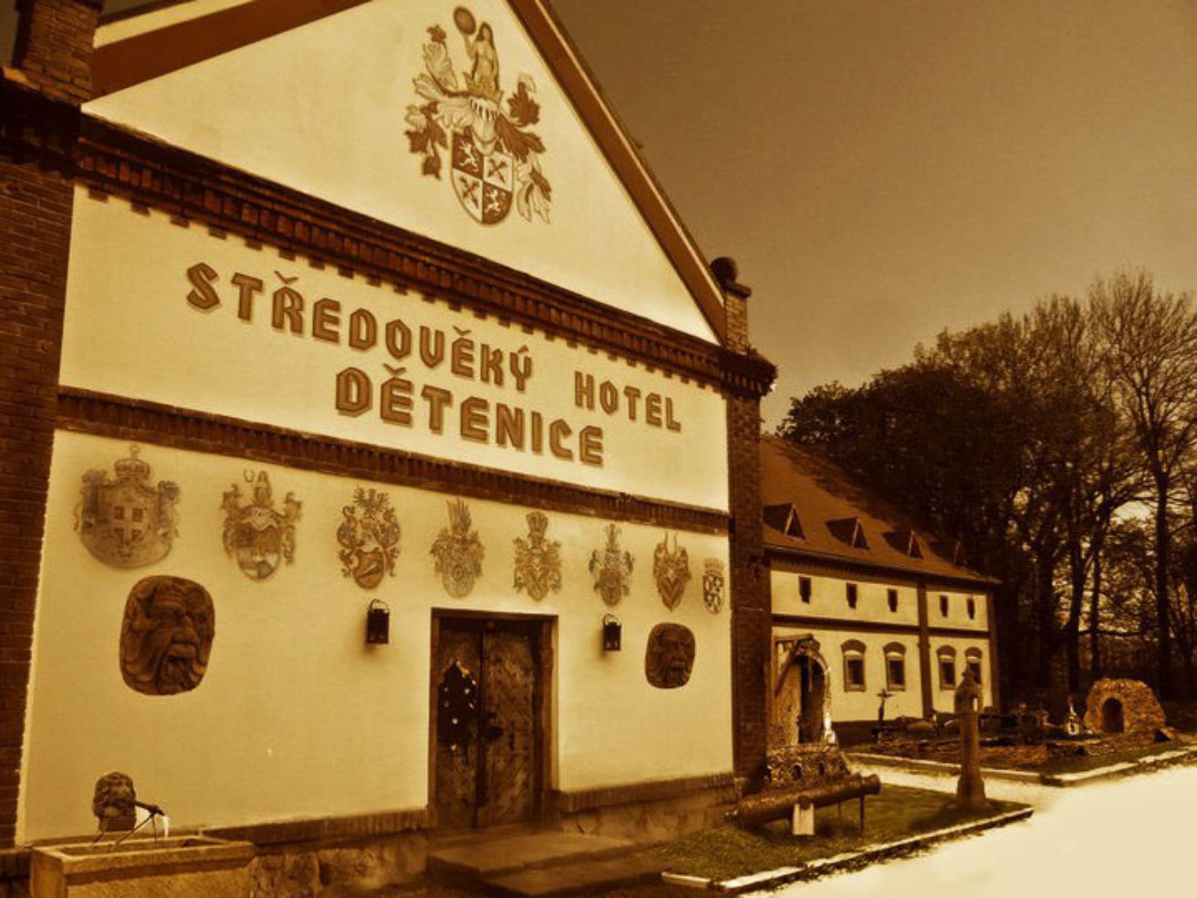 Medieval Hotel Detenice