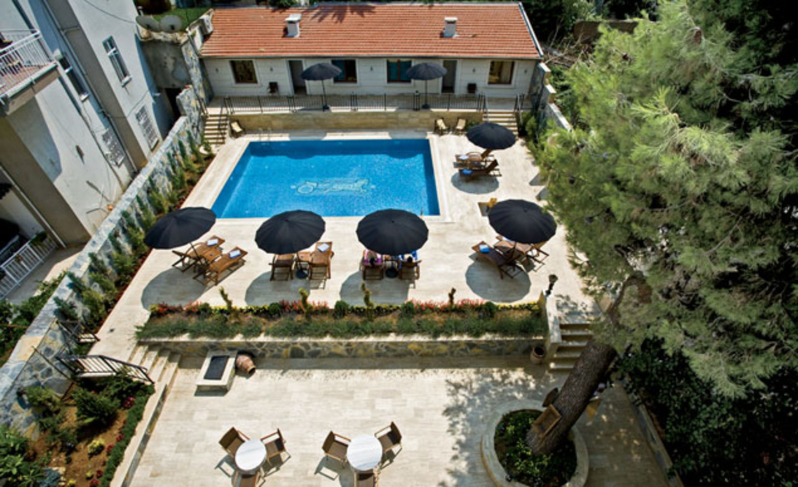 Ascot Hotel
