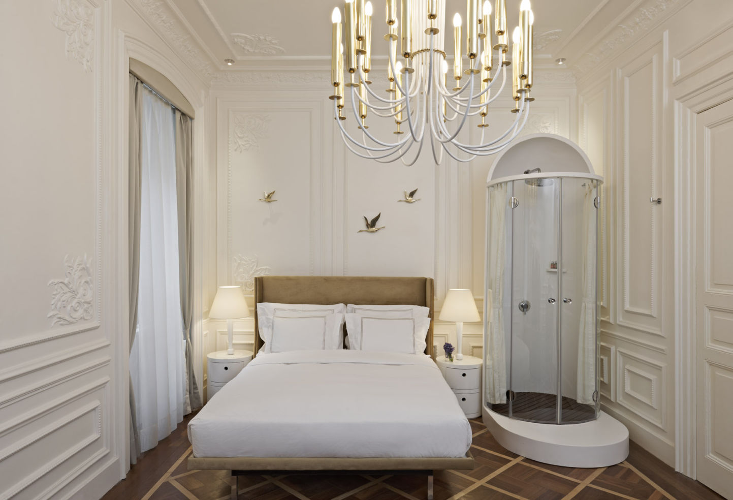 House Hotel White Room