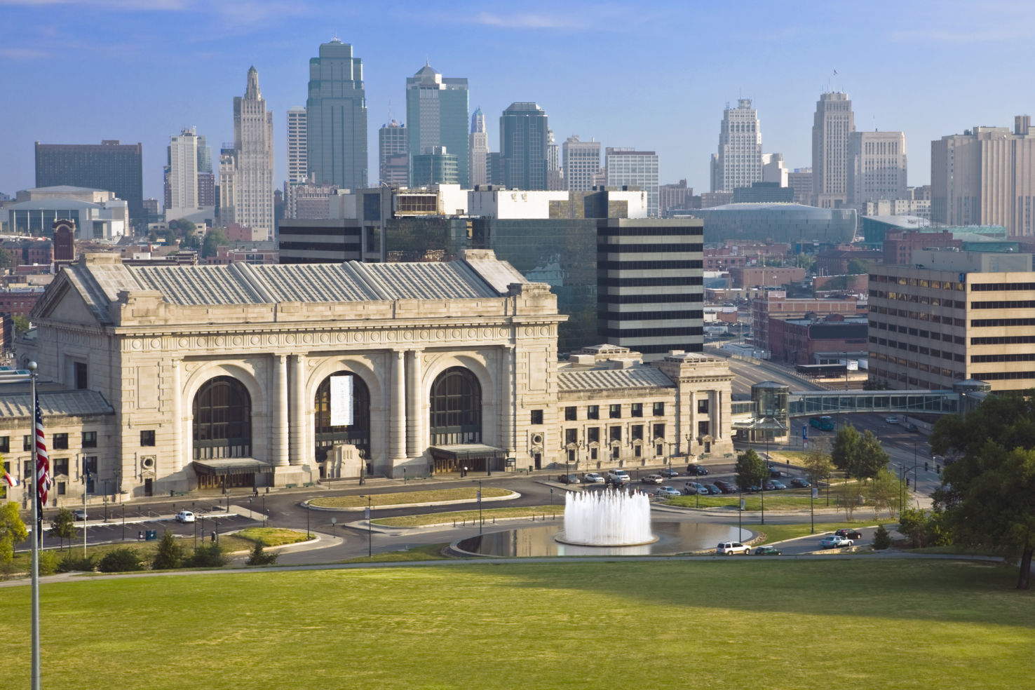 Kansas City skyline, Union Station, memorial fountain, Missouri