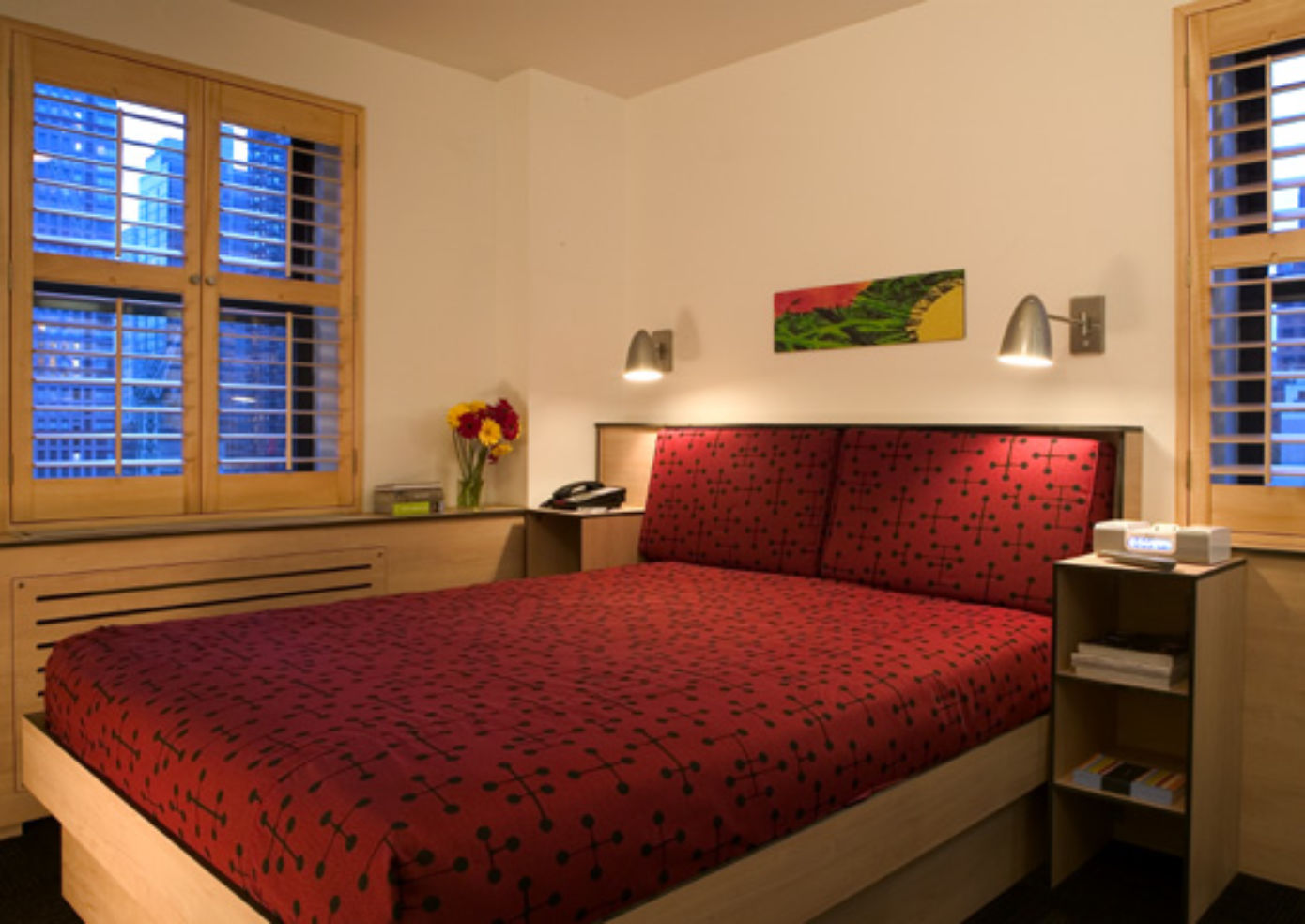 Pod Hotel, single room with queen bed