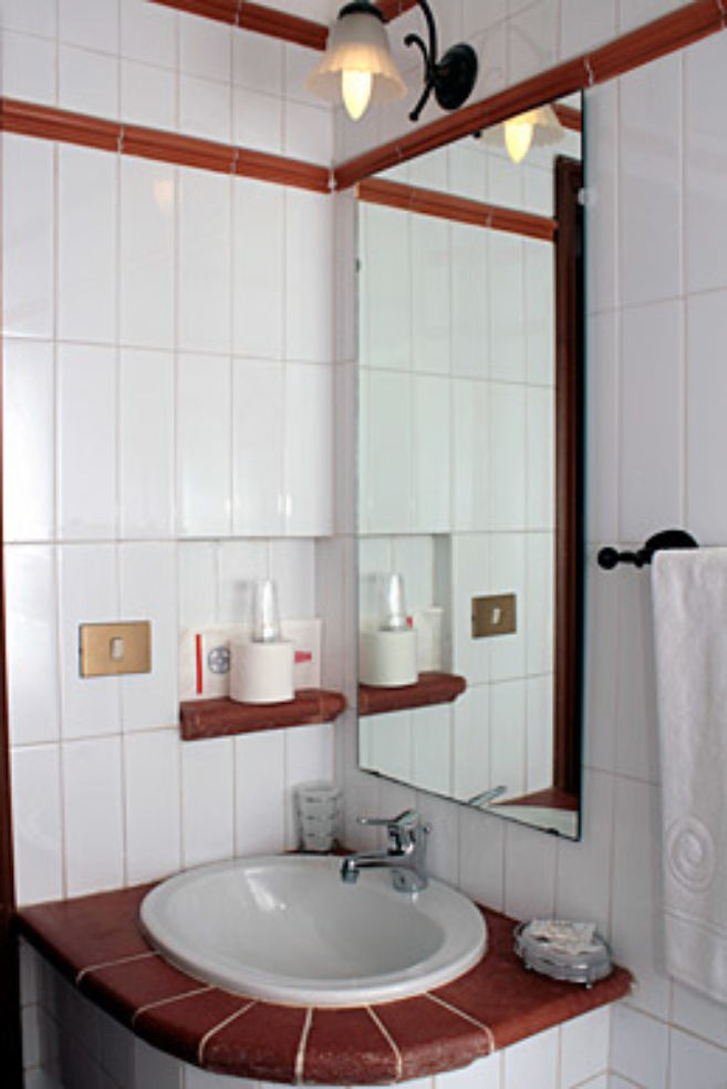 A bathroom at Hotel Panda.