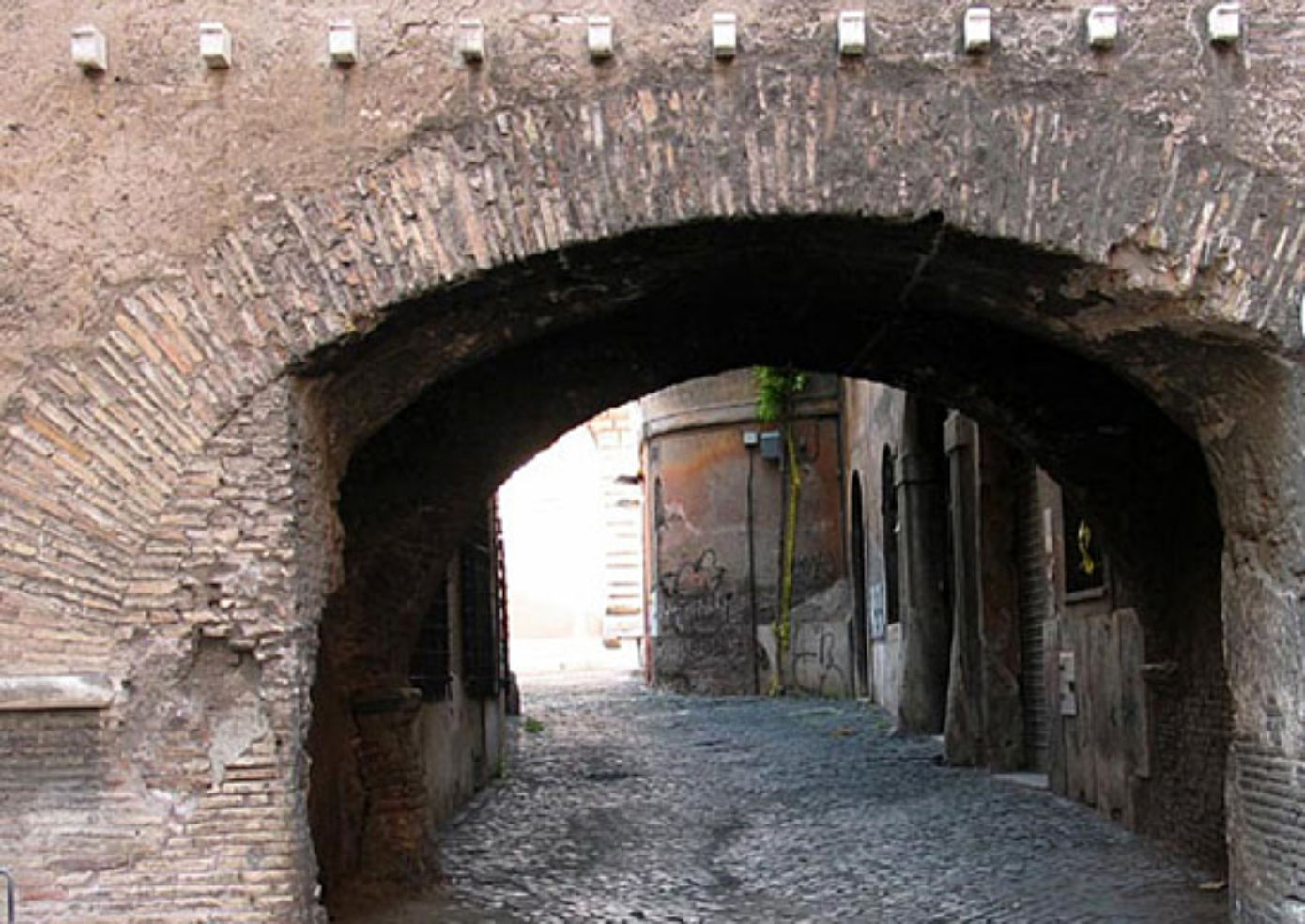Arco del Lauro is on a picturesque back street in Trastevere.