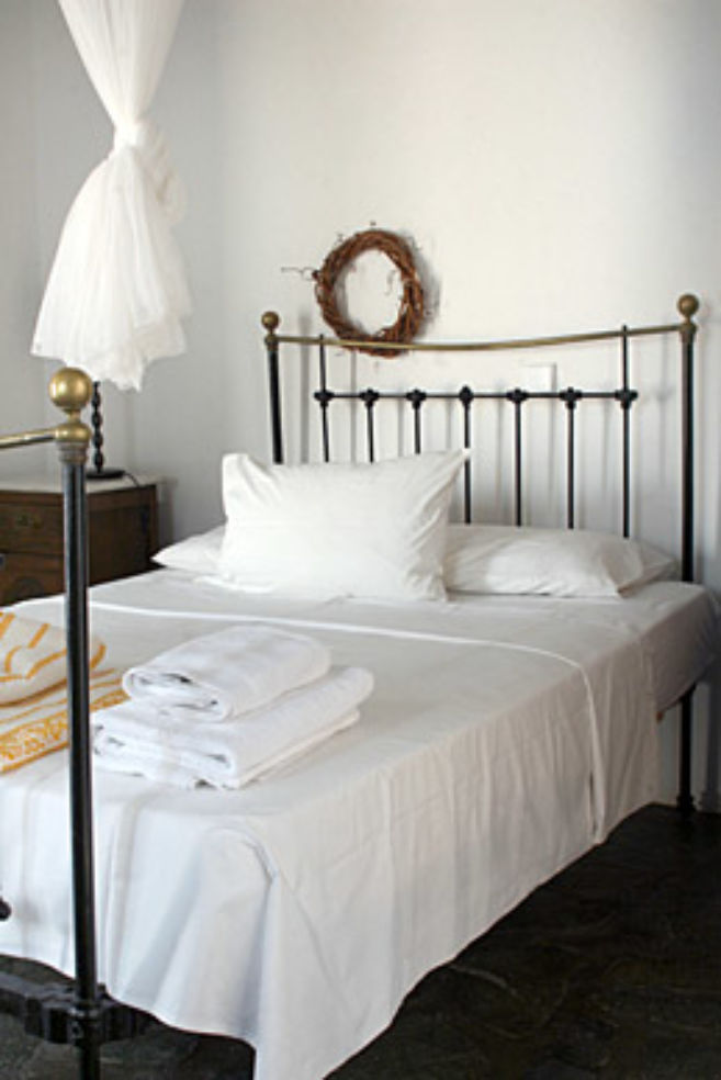 A guest room at Oliaros Studios.