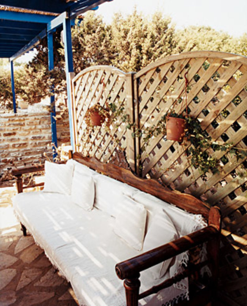 A common area at Oliaros Studios.