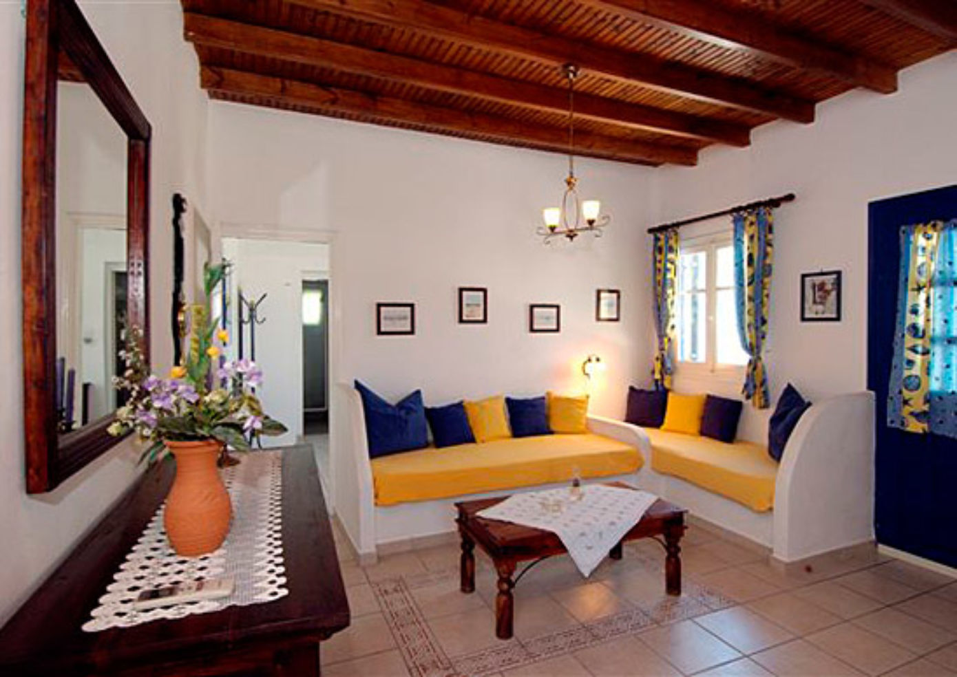 A common area inside Lilly's Island.