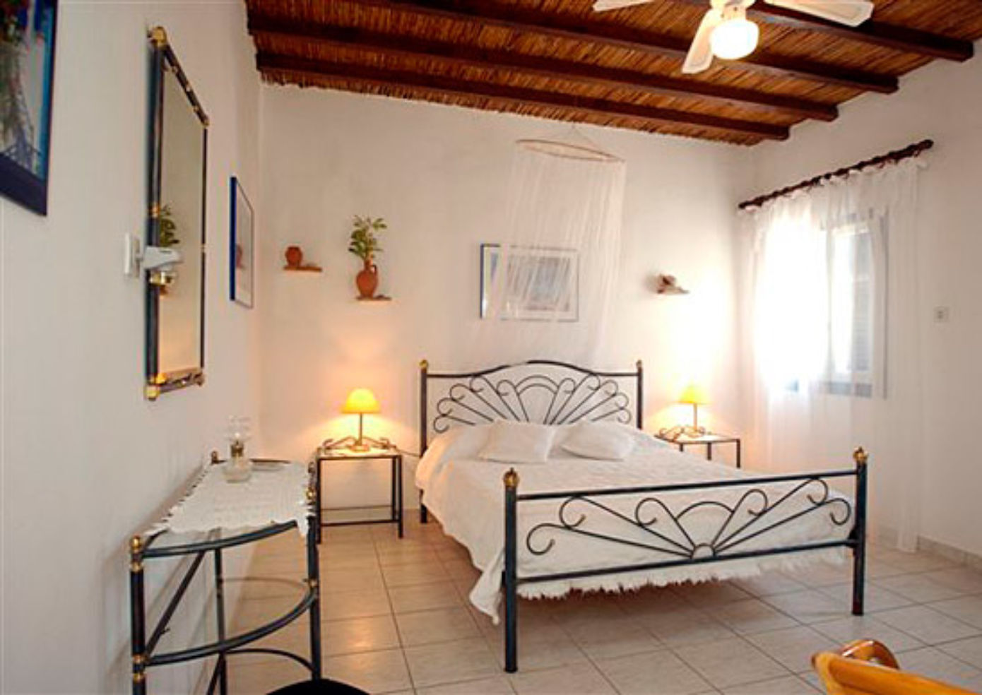 A double room at Lilly's Island.