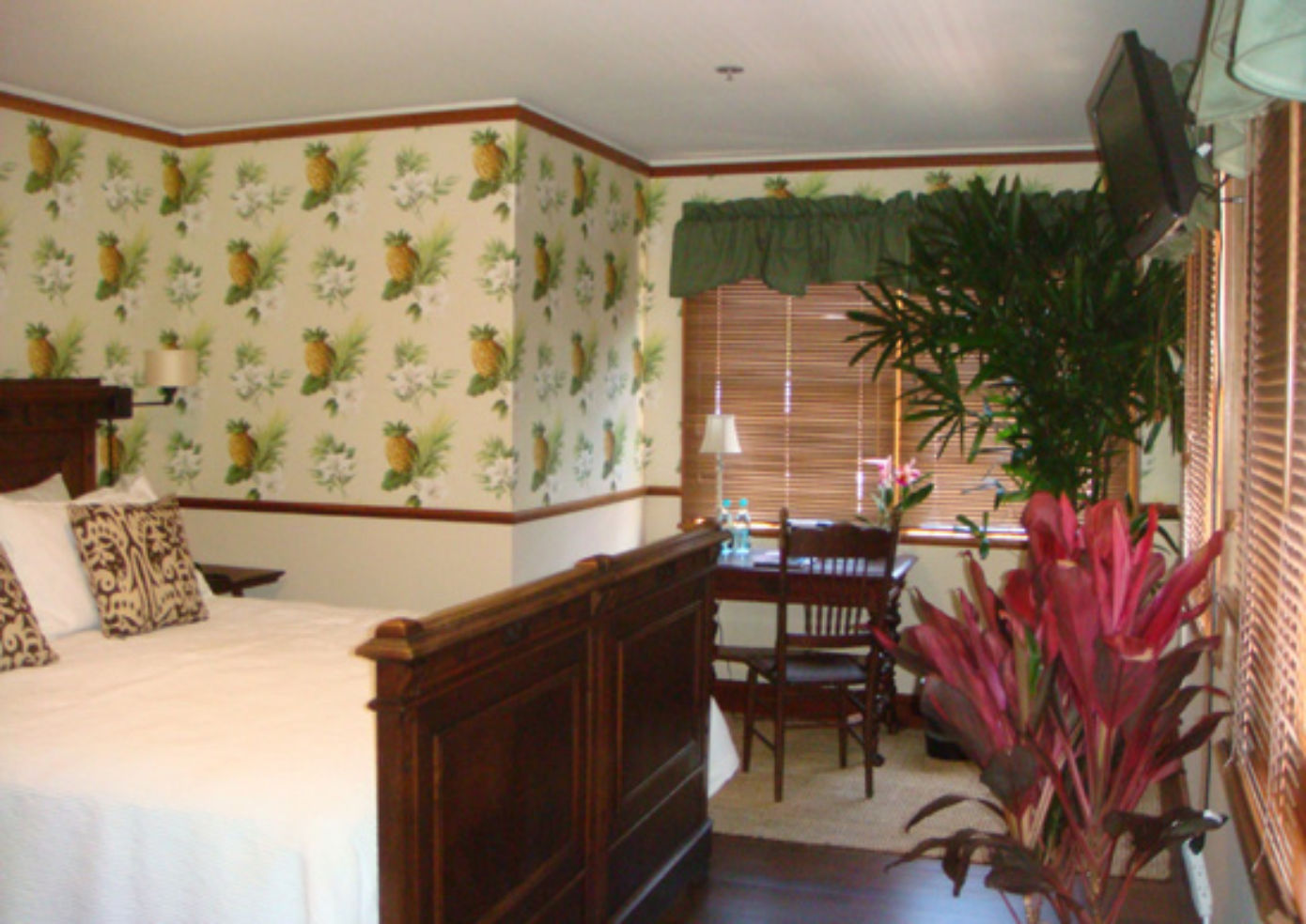 Lahaina Inn Photos Budget Travel
