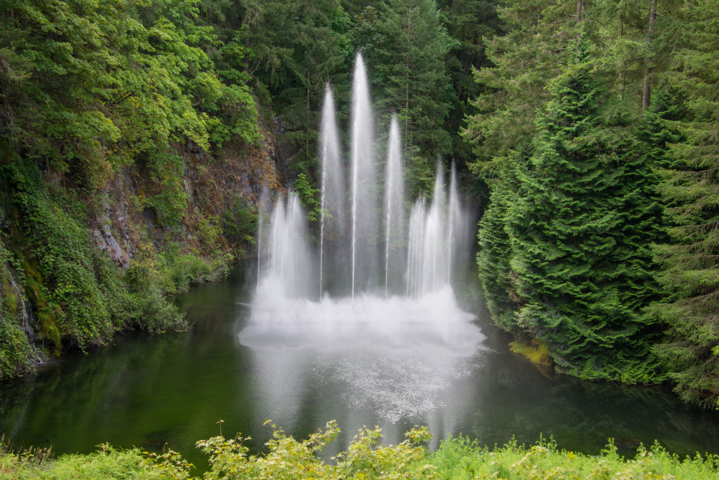 Water fountains, sunken garden, Butchart Gardens, Victoria, British Columbia, Canada