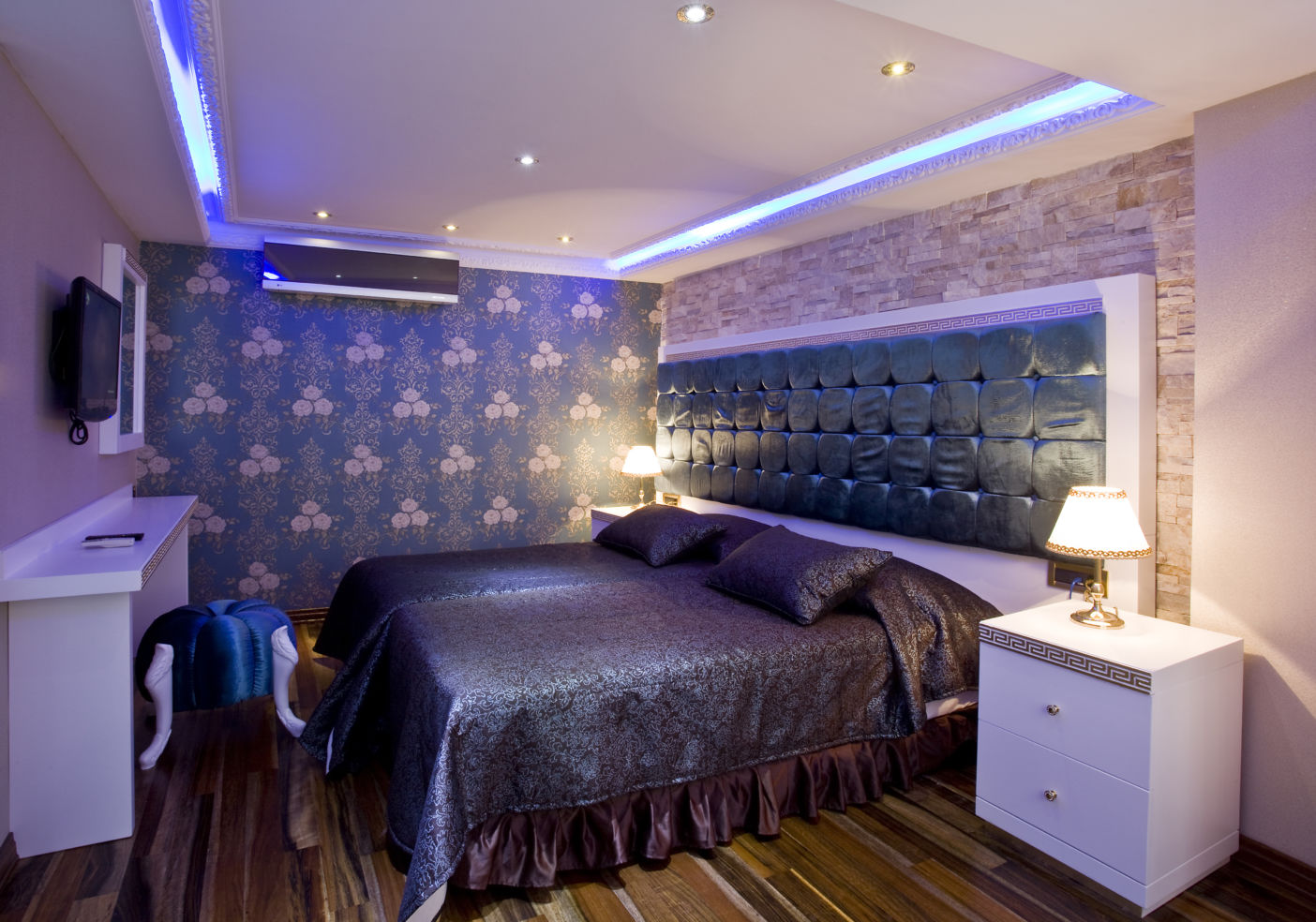 Ascot Hotel Bedroom