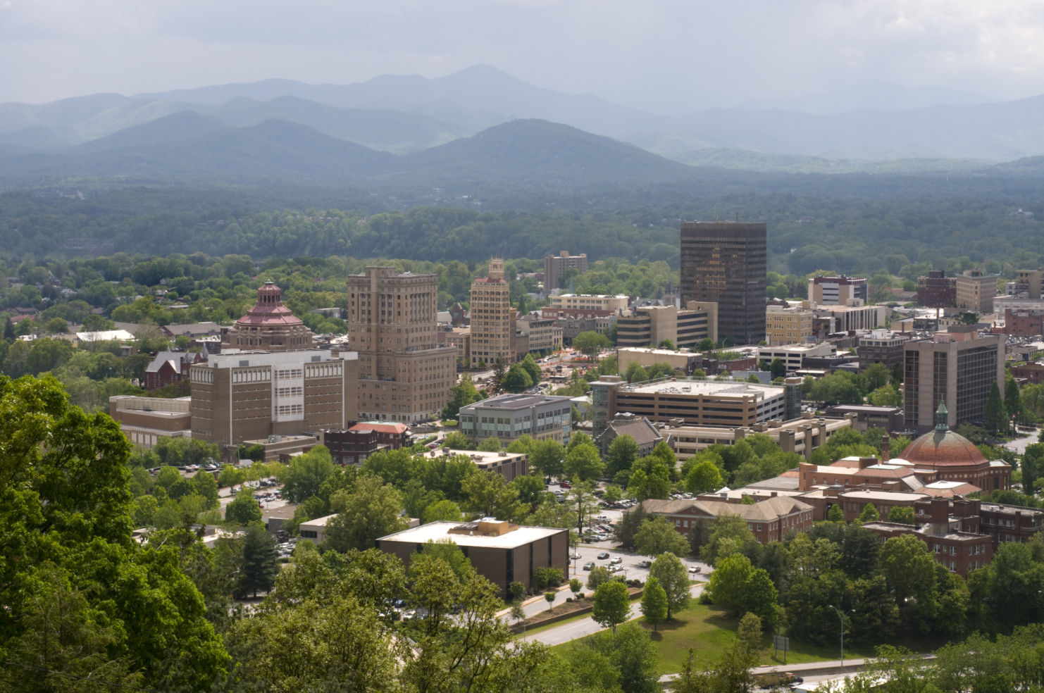 American_Drives_Blue-Ridge-Parkway_Asheville_skyline