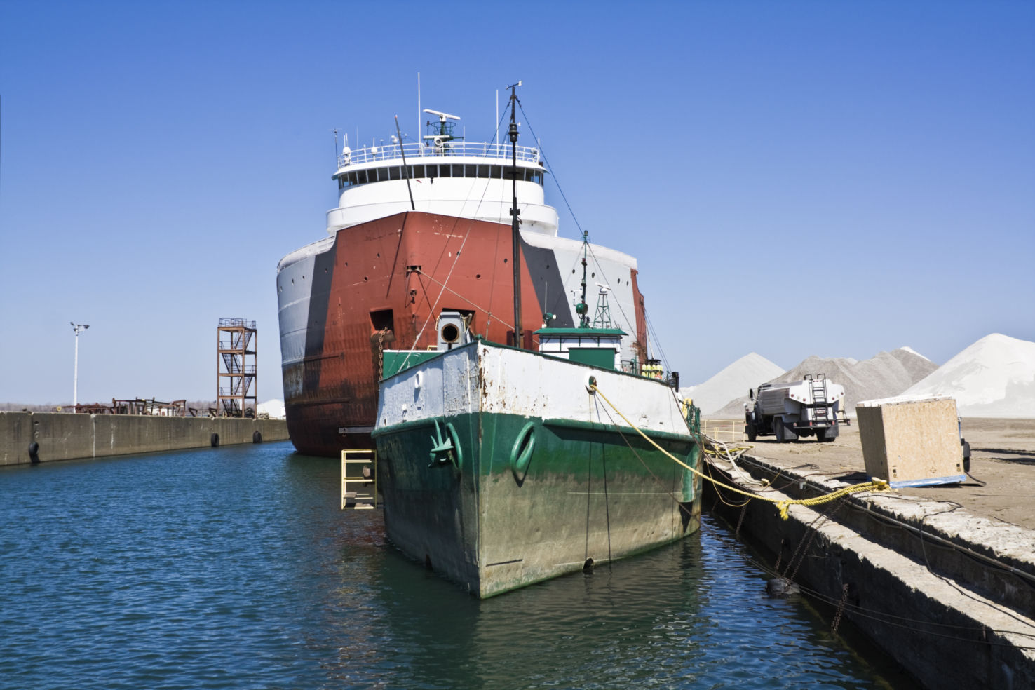 American_Drives_Great-Lakes-Seaway_Erie_ships