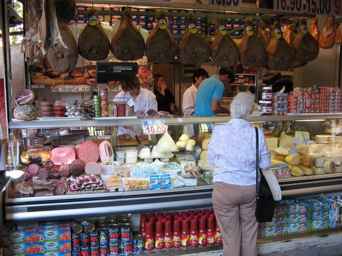 Browsing at the market in Rome