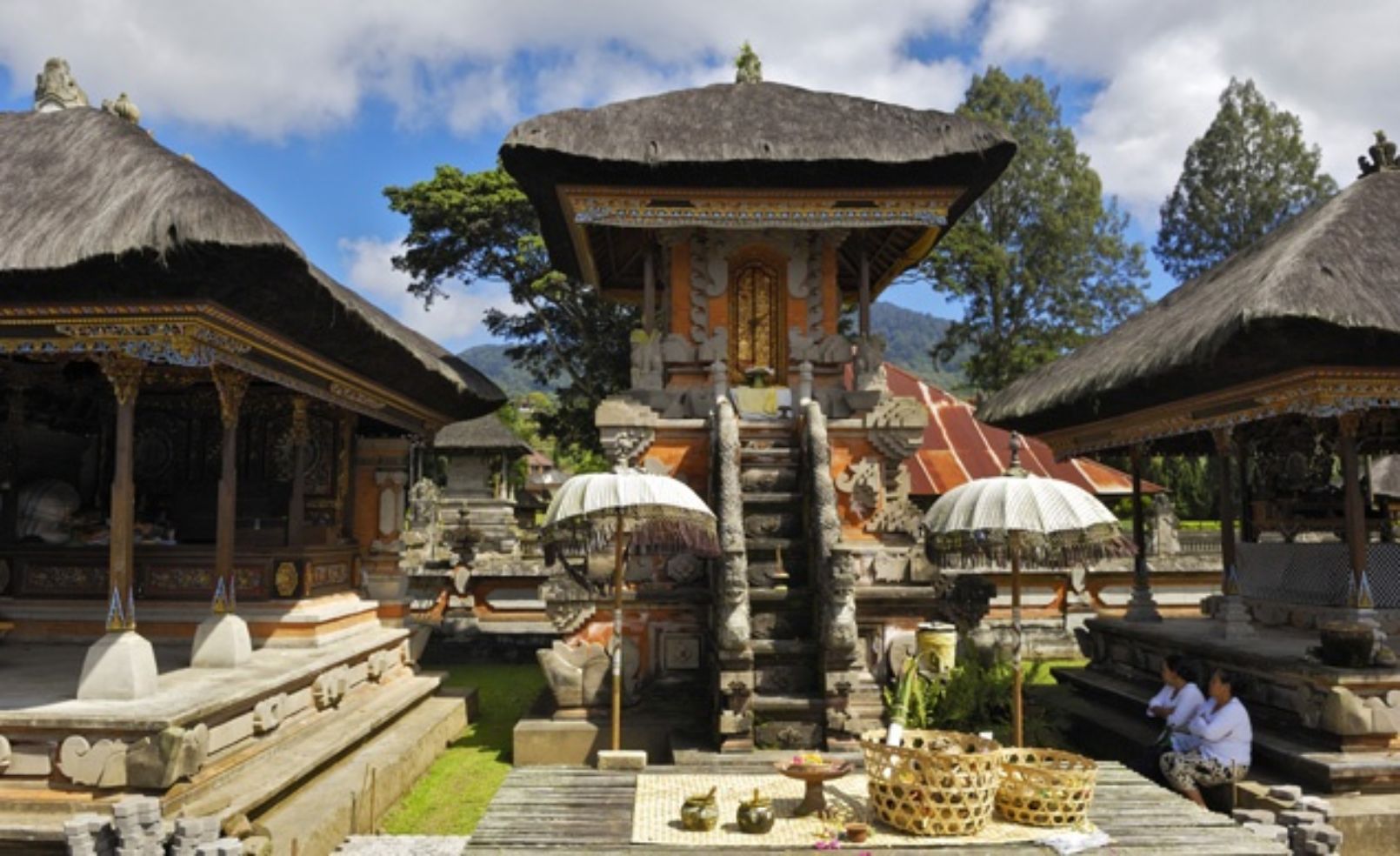 Ulun Danu Bratan offerings