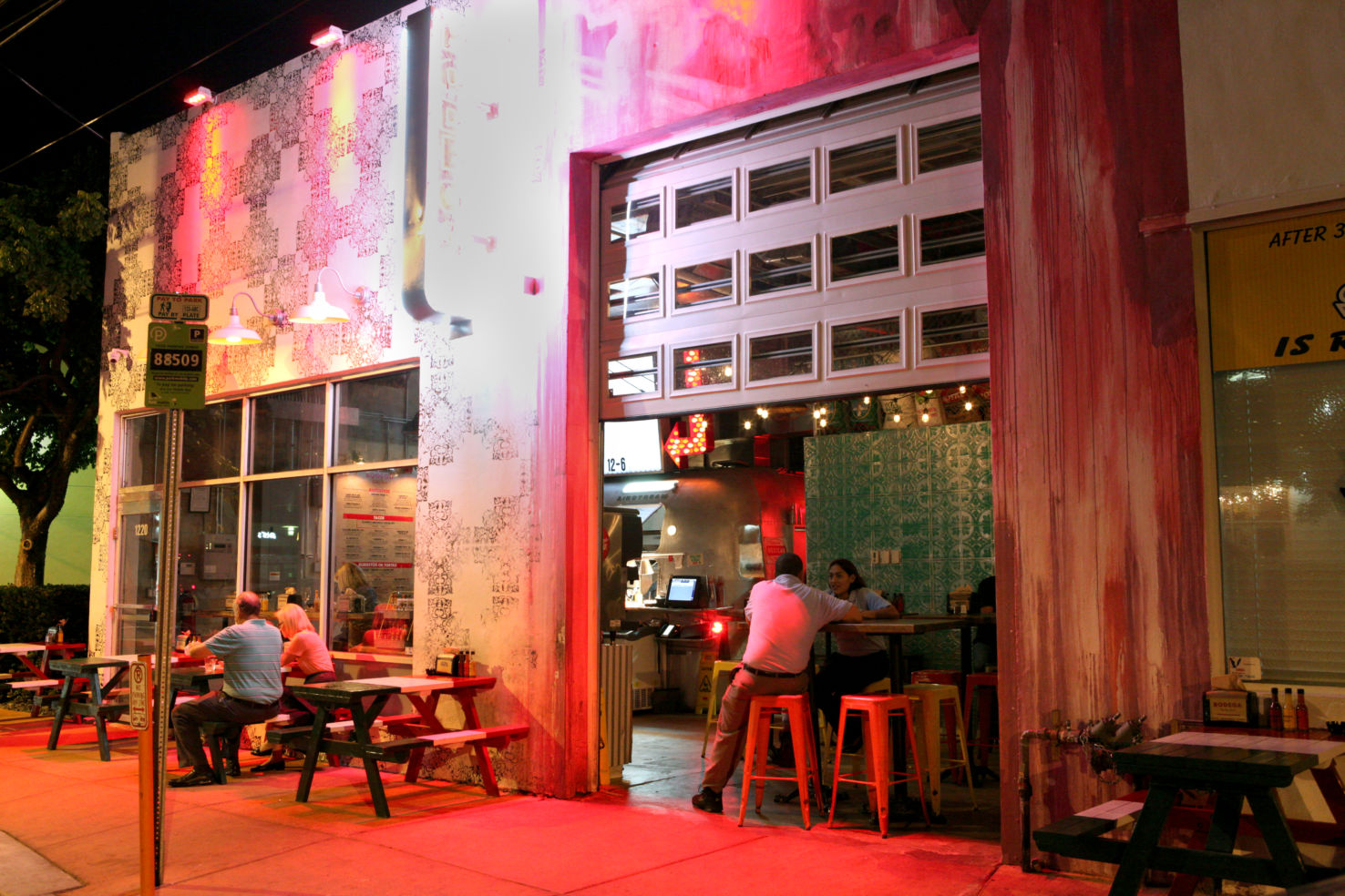 Bodega Lounge, Miami, Florida