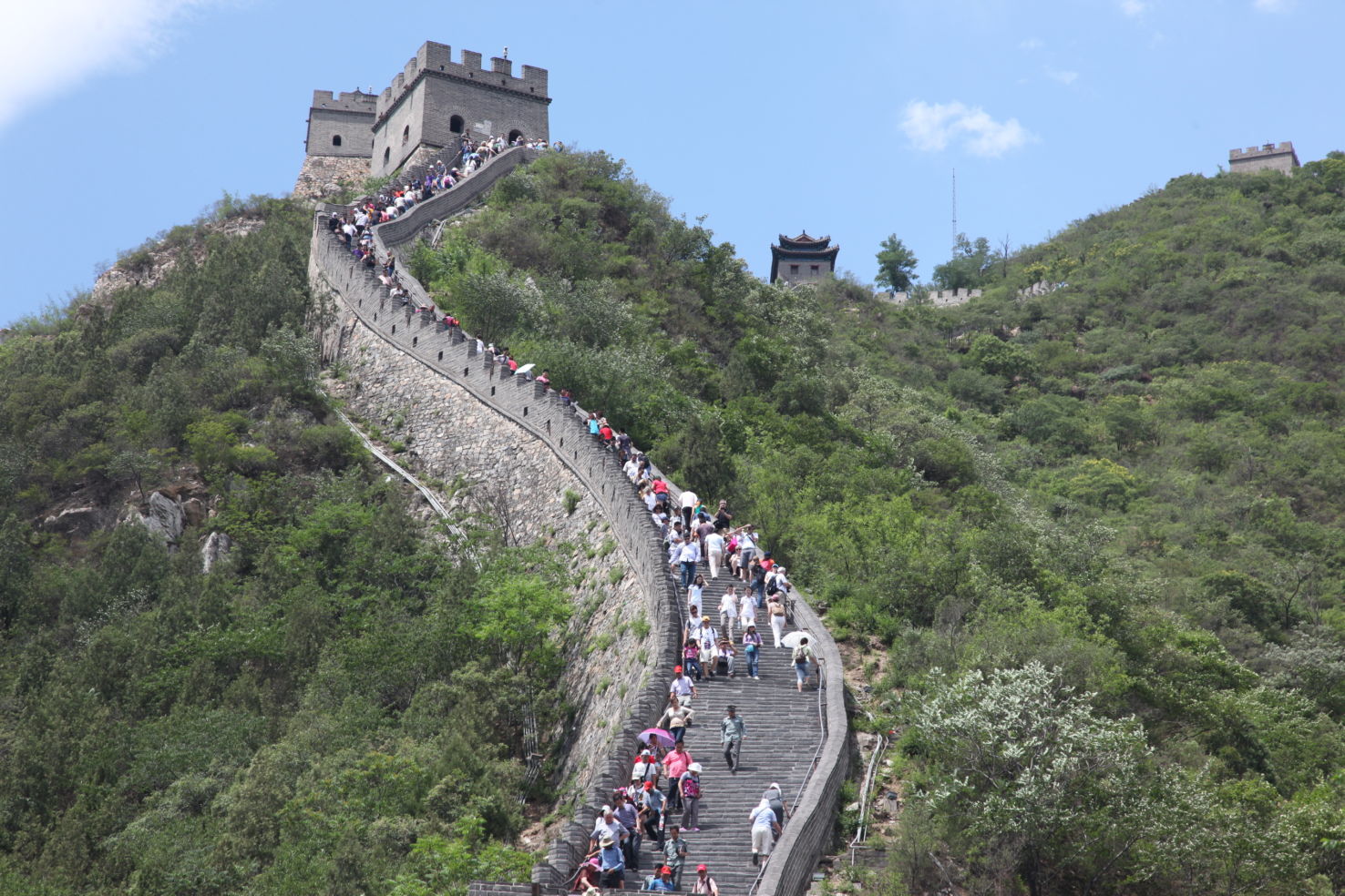 Bucket-List_Great-Wall_tourists