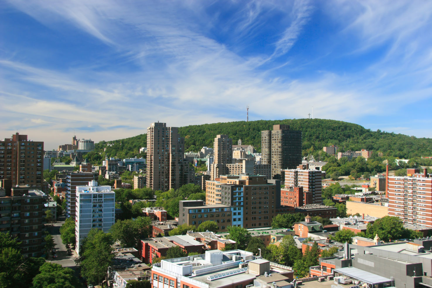 Budget-Spring_Montreal_skyline_2996874