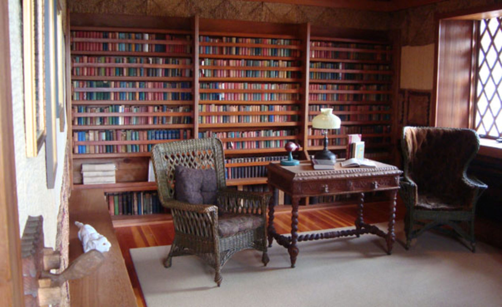 Gilette Castle library
