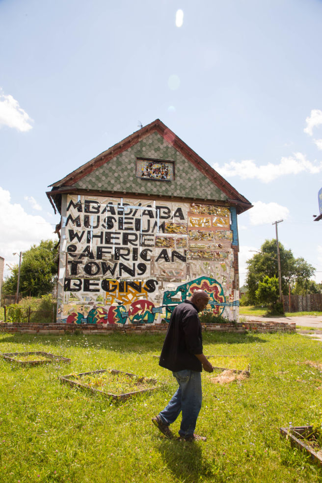 In 1998, for a handshake, Olayme Dabl was given the property where he now has his bead shop and museum. Dabl, a born storyteller, has completely covered his row house in mosaic.