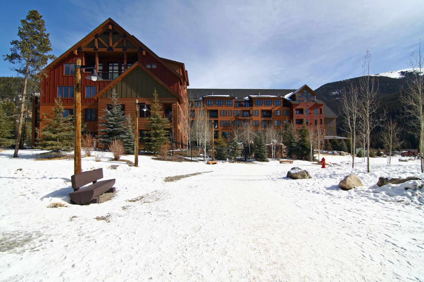 FamilySkiing_Colorado_Keystone_lodge_12875522