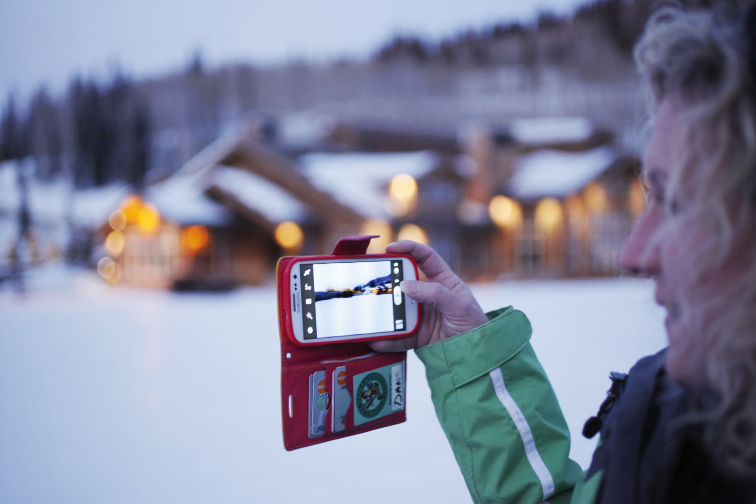 FamilySkiing_Utah_Deer-Valley_phone