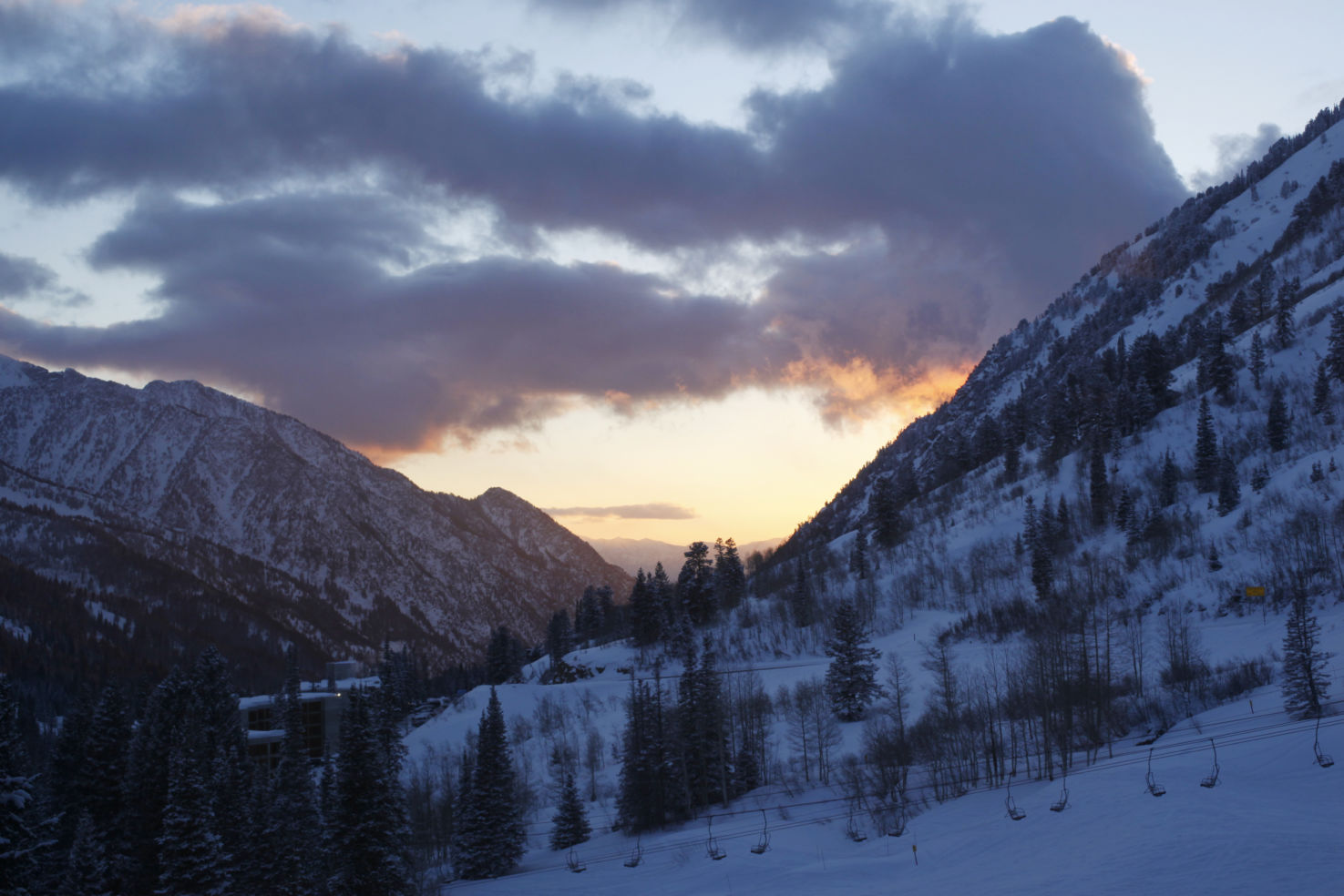 FamilySkiing_Utah_Snowbird_sunset