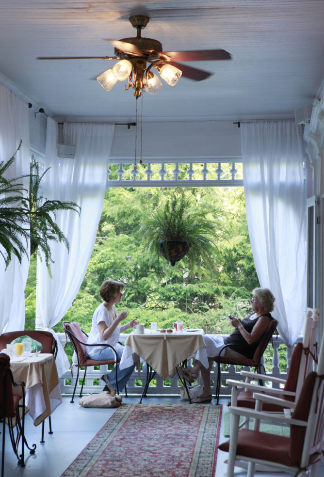Folk-Art_Asheville-NC_breakfast-porch