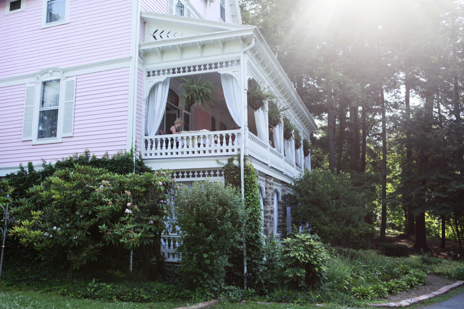 Folk-Art_Asheville-NC_Cedar-Crest-Inn
